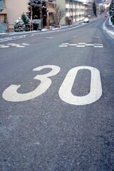 Obraz premium Speed limit marking of 30 km per hour zone as a form of speed management in residential areas in some jurisdictions in Europa. Maximum speed limits in these zones are 30 km per hour.