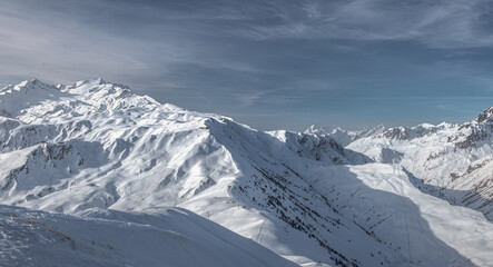 Paysage de montagne, vue sur le domaine de saint-Colomban-des-villards,du haut du sommet du grand truc à la Toussuire en savoie dans les alpes en france