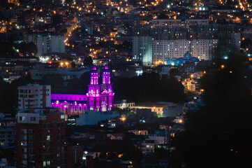 Fototapeta na wymiar La ciudad vista en la noche