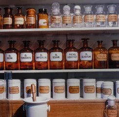 Poster Im Rahmen Historic jars and mortar with medicines in a historic pharmacy. Latin names. Apotheek. Historic drugstore.  © A
