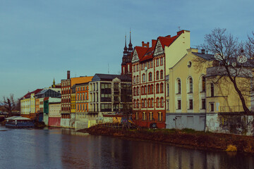 Obraz premium landscape of the city with the river in autumn