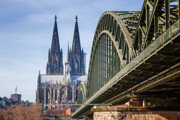 Blick auf den Kölner Dom mit Deutzer Brücke