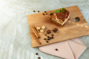  A piece of delicious tiramisu is the perfect breakfast or dessert. Star anise and cane sugar complete the composition