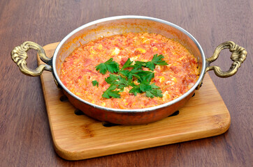 eggs tomatoes green pepper in pan
