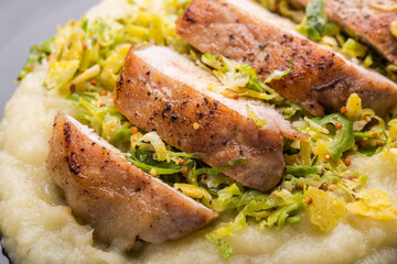 Chicken with mashed potatoes and vegetables