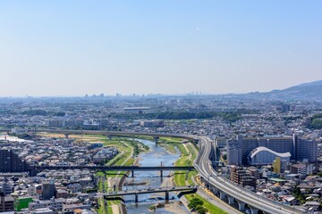 展望台から望む川西市、池田市、宝塚市の市街地
