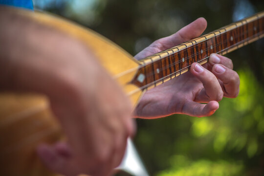 playing the saz, turkish instrument