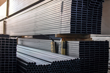Obraz premium Stack of rectangular steel pipes for industrial background. Selective focus