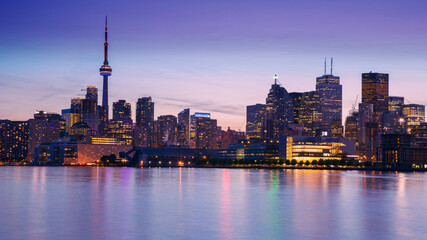 Fototapeta premium Toronto's colourful and vibrant night skyline