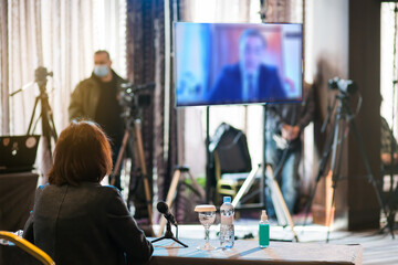 live online discussion via video streaming