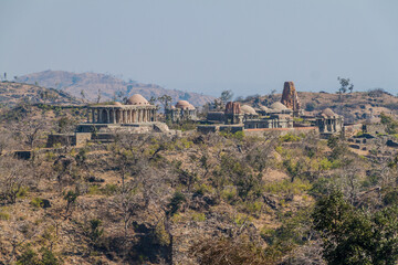 Obraz premium Temples in the Kumbhalgarh fortress, Rajasthan state, India