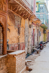 Obraz premium Dilapidated houses in Vrindavan, Uttar Pradesh state, India