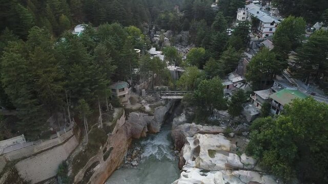 Village de Gangotri dans l'&Eacute;tat de l'Uttarakhand en Inde vue du ciel