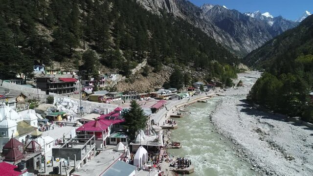 Village de Gangotri dans l'&Eacute;tat de l'Uttarakhand en Inde vue du ciel
