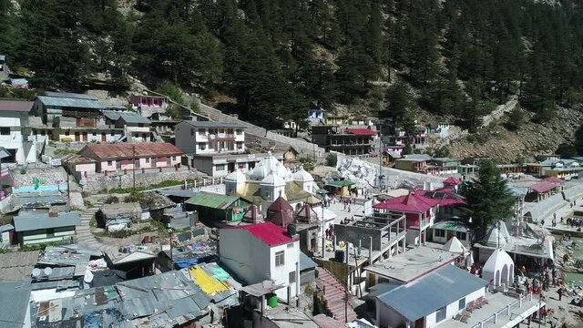 Village de Gangotri dans l'&Eacute;tat de l'Uttarakhand en Inde vue du ciel