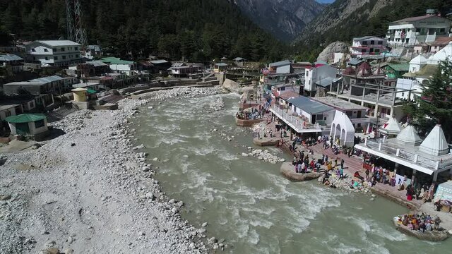 Village de Gangotri dans l'&Eacute;tat de l'Uttarakhand en Inde vue du ciel