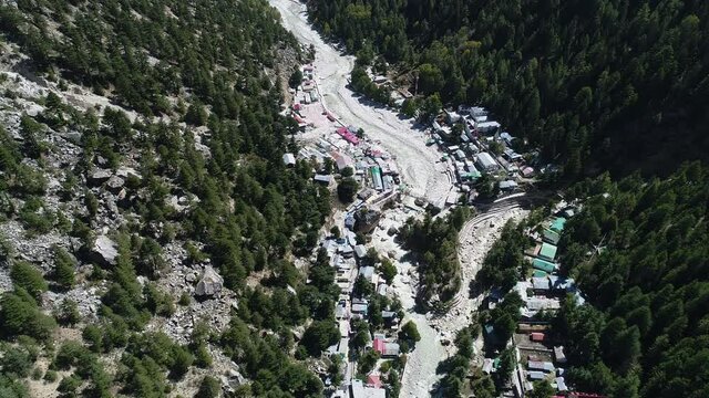 Village de Gangotri dans l'&Eacute;tat de l'Uttarakhand en Inde vue du ciel