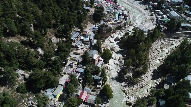 Village de Gangotri dans l'&Eacute;tat de l'Uttarakhand en Inde vue du ciel