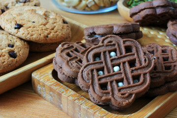 Chocolate and oatmeal cookies for breakfast