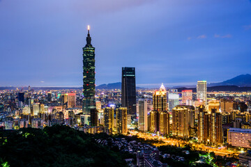 Fototapeta na wymiar Night view of Taipei Xinyi Financial District from the top of the Xiangshan mountain in Taipei Taiwan.