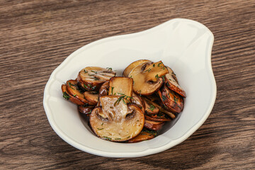 Roasted champignon with herbs and spices