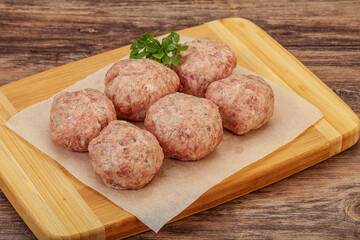 Raw turkey meatball for cooking