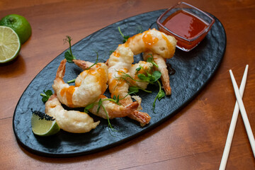 Shrimp tempura with chili sauce