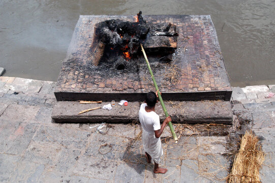 NEPAL PASHUPATINATH CREMATION ON THE BANK OF THE SECRED RIVER OF BAGMATI