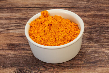 Tumeric powder in the bowl
