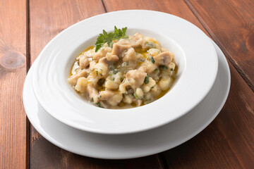 Stufato vegetariano di patate e funghi 