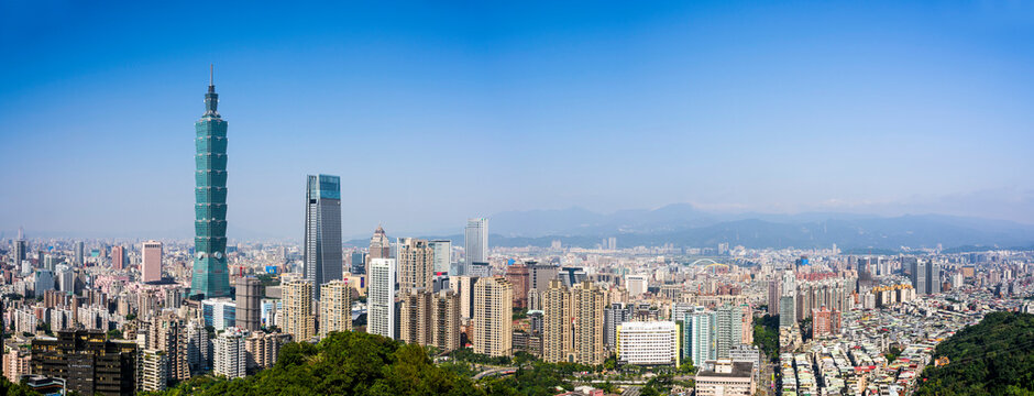 Panoramic cityscape of Taipei Xinyi Financial District from the top of the Xiangshan mountain in Taipei Taiwan. © BINGJHEN