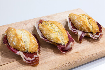 Pintxo de jamón  en el Casco Viejo de Bilbao, Vizcaya, País Vasco.