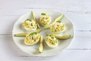 Jajka nadziewane pastą z awokado  © Monika