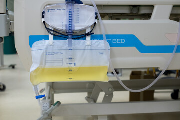 Urine bag medical treatment drainage bladder rubber flexible body infection bacteria output measure...
