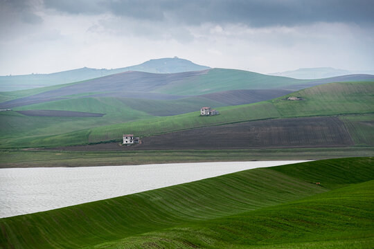 Houses on the Basentello. Serra del Corvo, March 2021.