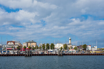 Fototapeta premium Blick auf den Leuchtturm von Warnemünde