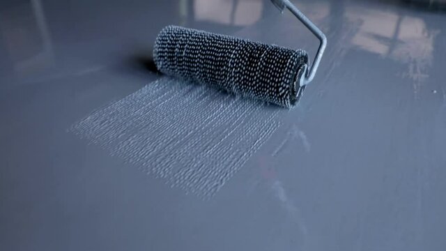 Needle roller on the self-leveling floor. Self-leveling floor tool. Self-leveling resin epoxy. Leveling with a mixture of epoxy floors