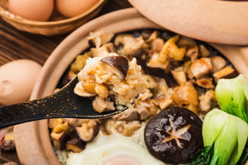 Cantonese style rice with chicken and mushroom
