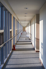 Obraz premium The sunlight coming through the window in the hallway. 