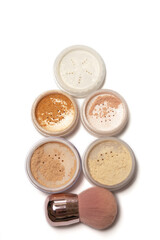 Loose powders and highlighters of different shades