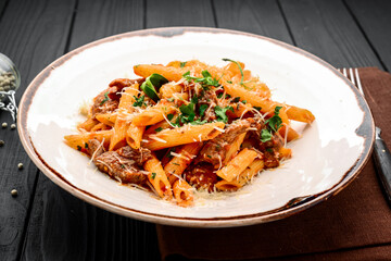 Pasta with veal, tomato sauce and cheese