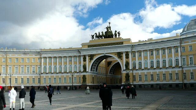 Triumphal Arch the General Staff zoon out