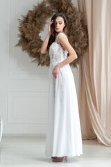 Fototapeta premium Beautiful bride in a luxurious wedding dress