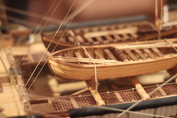 Barcas de salvamento de una maqueta de un barco