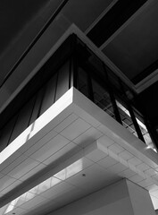Obraz premium modern building in black and white