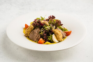 fresh salad of leaves, veal and tomatoes