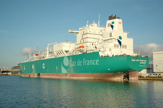 LNG carrier. Navire M&eacute;thanier, Gaz de France. Port de Saint-Nazaire. France