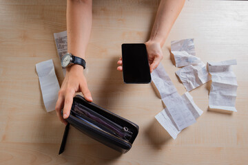 Personal Finance, the woman considers the costs, receipts and invoices,