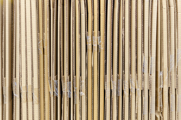 The cardboard packaging is installed in a straight line.