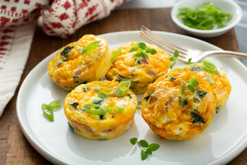 Healthy spinach and bacon low carb egg muffins